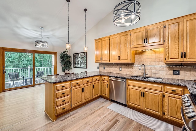 58 Garden Dr, Burnsville, MN 55337 - kitchen featuring a sink, stainless steel appliances, a peninsula, backsplash, and light wood-type flooring