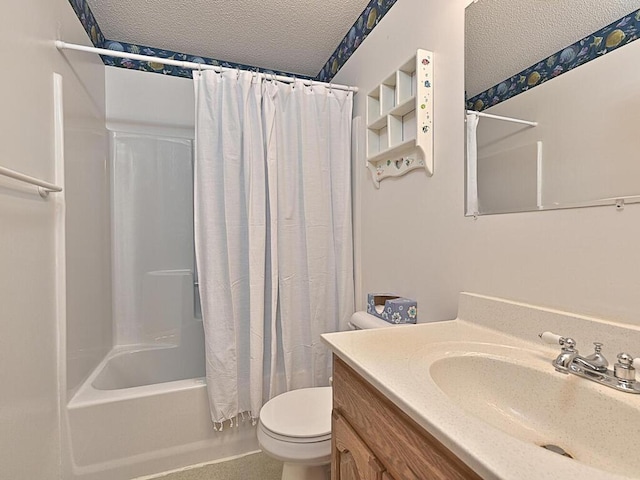 38850 Christie Ln, Cohasset, MN 55721 - full bath featuring a textured ceiling, toilet, shower / tub combo, and vanity