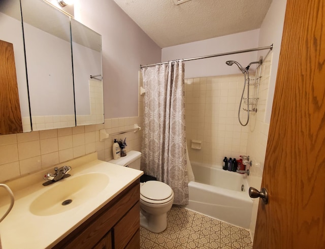 8935 Old Cedar Ave S Unit 113, Bloomington, MN 55425 - full bath featuring tile walls, toilet, shower / bath combination with curtain, vanity, and a textured ceiling