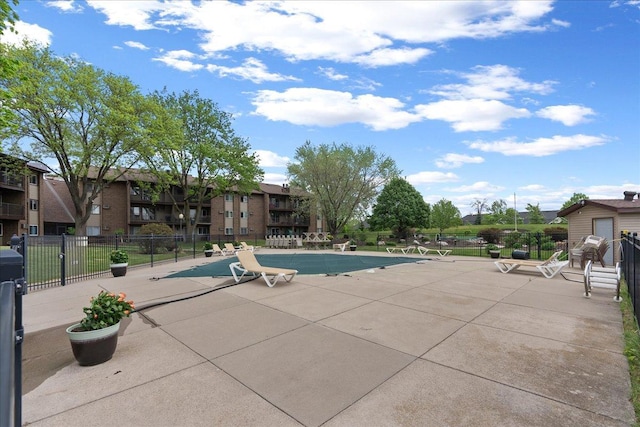 3440 Golfview Dr Unit 123, Eagan, MN 55123 - community pool with a patio