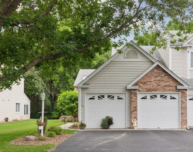 5662 Donegal Dr, Shoreview, MN 55126 - view of garage