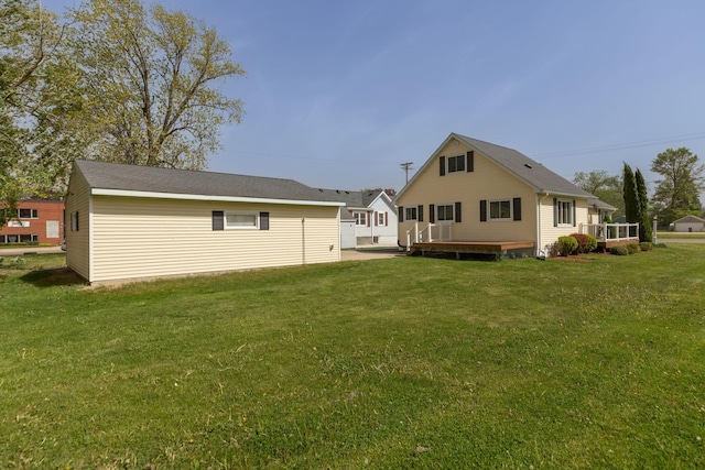 back of house featuring a wooden deck and a yard