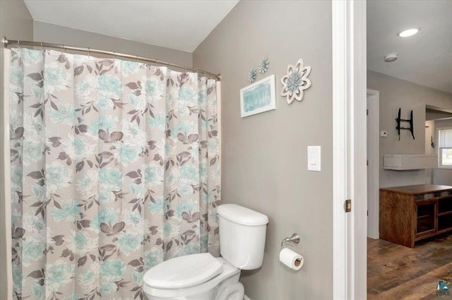 full bath with wood finished floors, toilet, and a shower with curtain