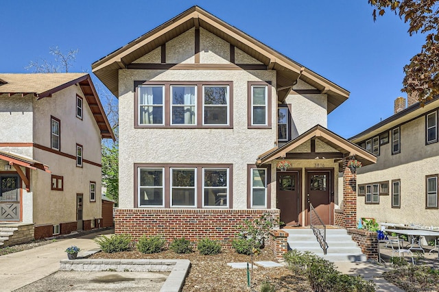 view of front of property featuring stucco siding