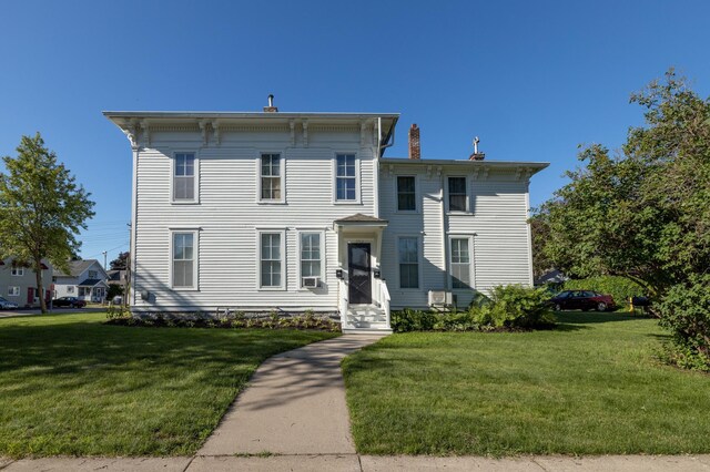 504 Buchanan St, Red Wing, MN 55066 - italianate house with a front lawn