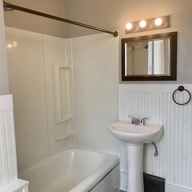 504 Buchanan St, Red Wing, MN 55066 - bathroom with shower / washtub combination