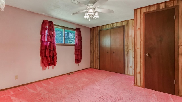 unfurnished bedroom featuring light carpet, a closet, a ceiling fan, and baseboards