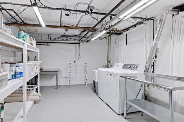 4201 Dupont Ave S, Minneapolis, MN 55409 - laundry room featuring washer and clothes dryer
