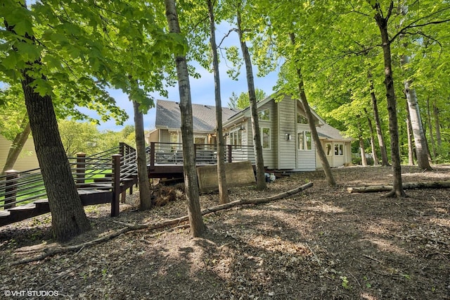 820 Vineland Ct, Chanhassen, MN 55317 - view of side of home with a deck and a shingled roof