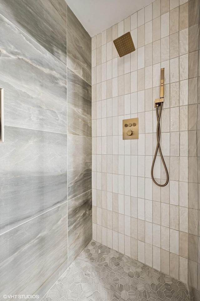 820 Vineland Ct, Chanhassen, MN 55317 - bathroom with a tile shower