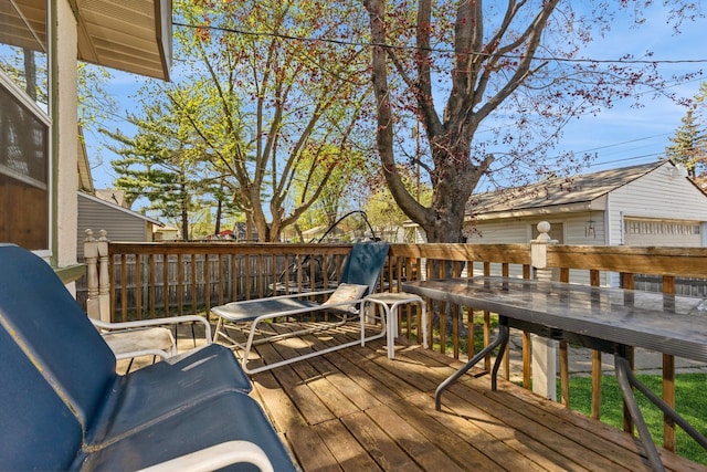deck with outdoor dining space