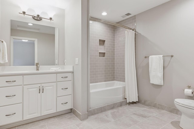 490 Old Long Lake Rd, Orono, MN 55391 - full bath with toilet, vanity, baseboards, shower / bath combo with shower curtain, and recessed lighting