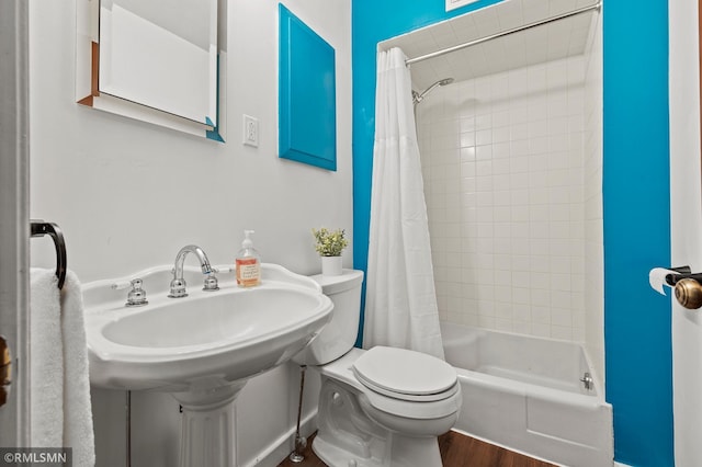 920 2nd St S, Stillwater, MN 55082 - full bath with toilet and wood finished floors