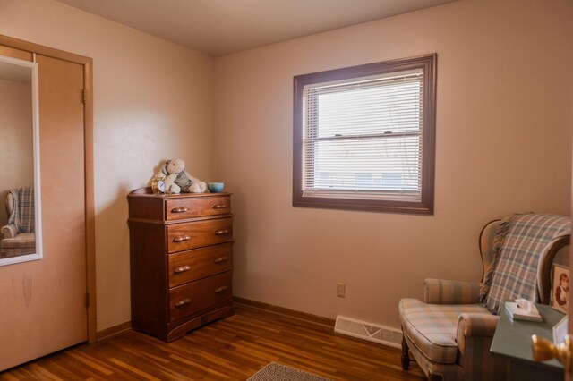 living area featuring dark wood-style flooring and baseboards