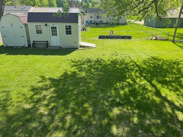 1601 8th Ave NE, Owatonna, MN 55060 - view of yard with an outdoor structure