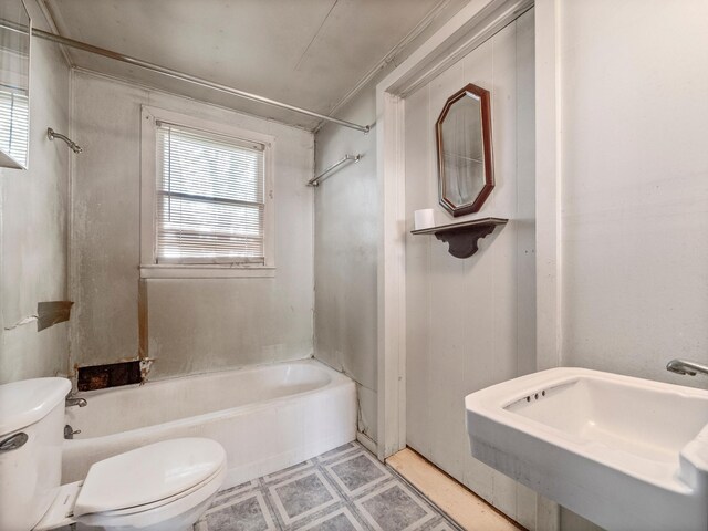 8418 State Highway 29 S, Alexandria, MN 56308 - full bathroom featuring toilet, shower / washtub combination, a sink, and healthy amount of natural light