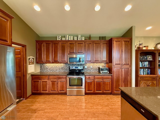 3823 43rd Ave S, Moorhead, MN 56560 - kitchen featuring appliances with stainless steel finishes, backsplash, light wood-type flooring, recessed lighting, and vaulted ceiling