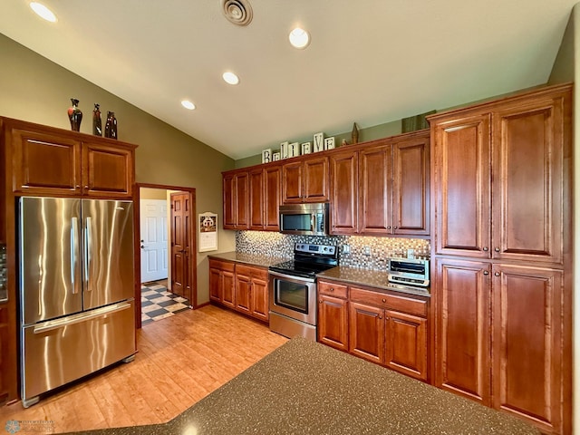 3823 43rd Ave S, Moorhead, MN 56560 - kitchen with appliances with stainless steel finishes, backsplash, lofted ceiling, recessed lighting, and light wood-style flooring