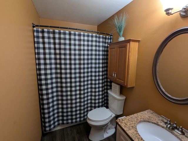 full bathroom featuring toilet, a shower with curtain, wood finished floors, and vanity