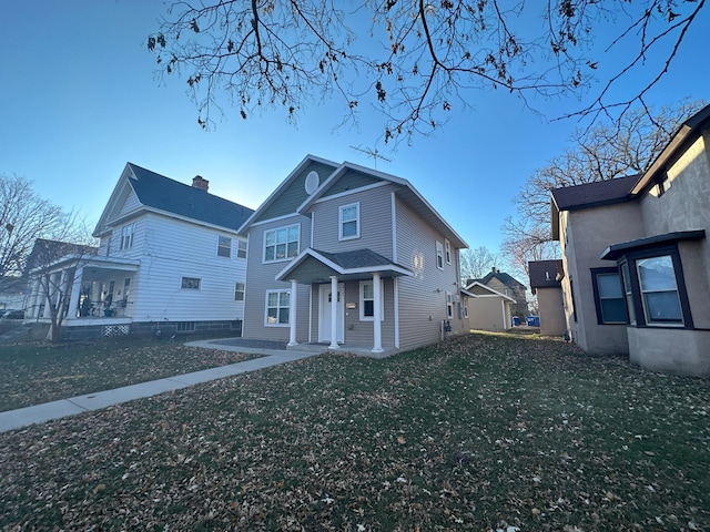 view of front facade featuring a front yard and covered porch
