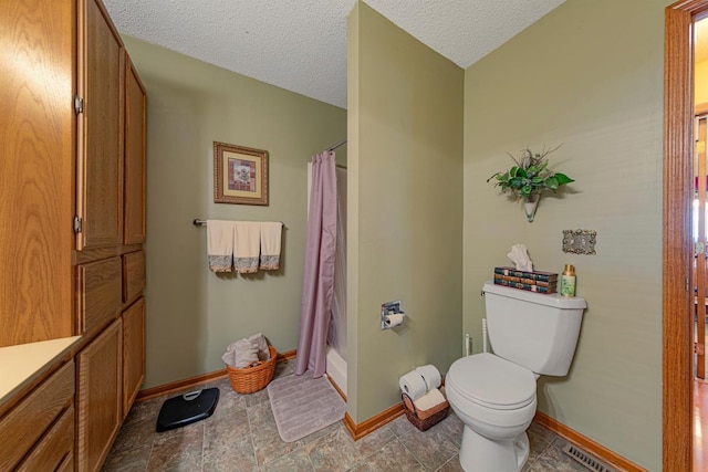 2200 15 1/2 St NW, Faribault, MN 55021 - full bath with toilet, a shower with shower curtain, baseboards, and a textured ceiling