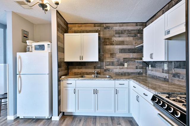 CABIN5 Gruenhagen Rd, Long Lake Twp, WI 54817 - kitchen with white appliances, a sink, light wood finished floors, white cabinetry, and a textured ceiling