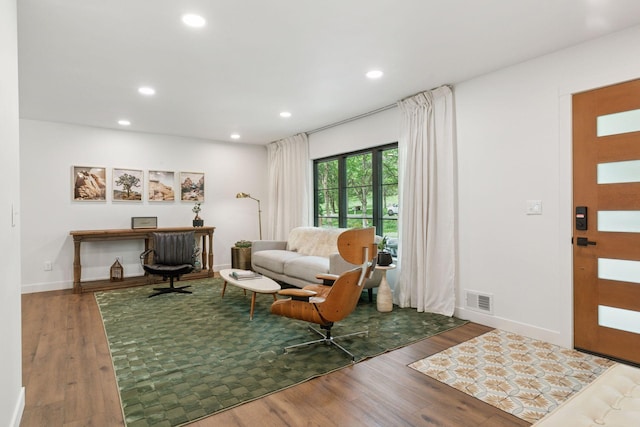 1795 Nolan Ave N, West Lakeland Twp, MN 55082 - living room featuring recessed lighting, wood finished floors, and baseboards