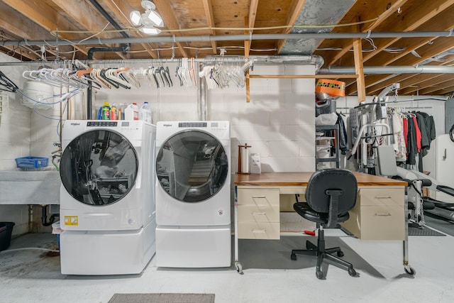 13640 Alamo St NE, Ham Lake, MN 55304 - laundry room with washer and dryer