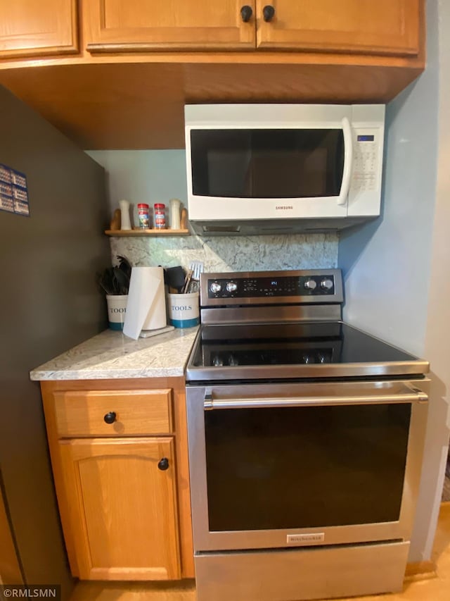 2828 Matilda St, Roseville, MN 55113 - kitchen featuring appliances with stainless steel finishes
