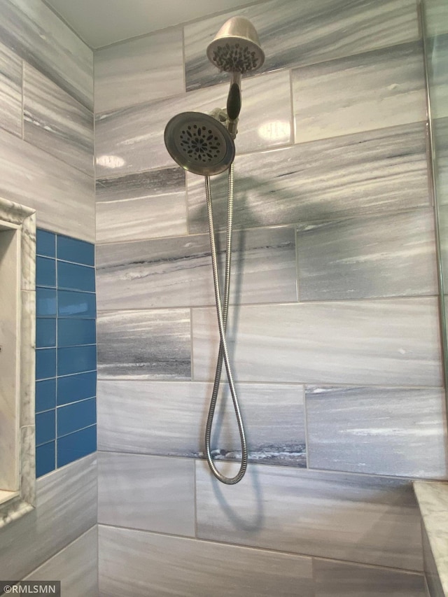 2828 Matilda St, Roseville, MN 55113 - bathroom view of tiled shower