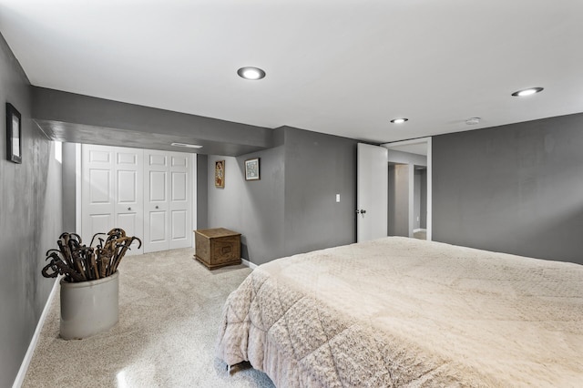 carpeted bedroom featuring recessed lighting, a closet, and baseboards
