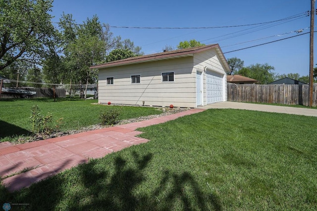 view of outdoor structure with an outbuilding and concrete driveway
