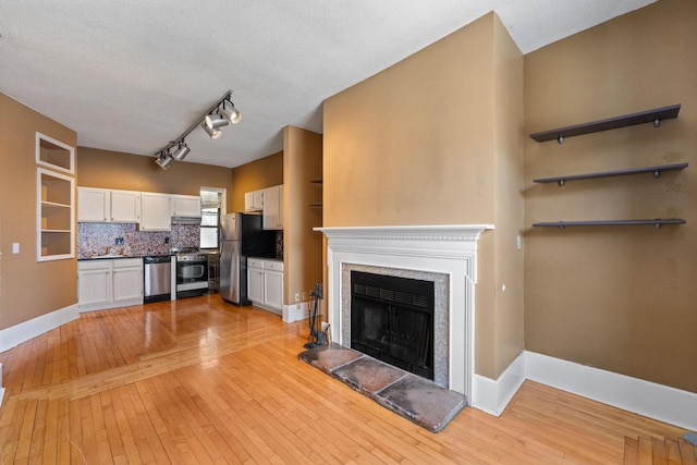 609 9th St Unit 8, Minneapolis, MN 55404 - photo 1