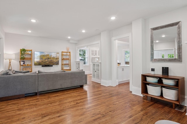 living area featuring wood finished floors, recessed lighting, and baseboards