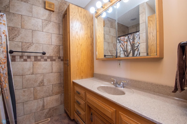 6673 230th St N, Cromwell Twp, MN 56549 - full bath featuring vanity and a shower with curtain