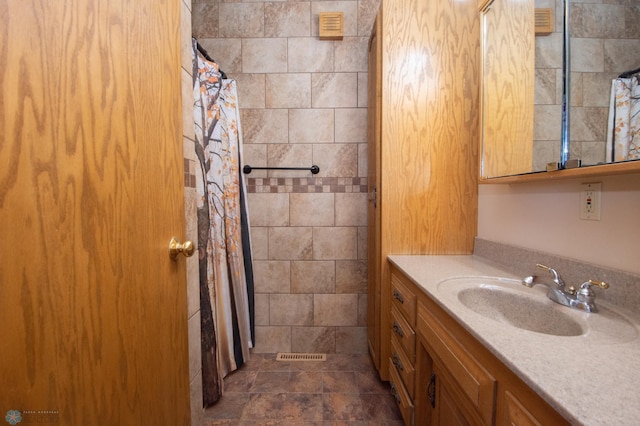 6673 230th St N, Cromwell Twp, MN 56549 - full bath featuring vanity, stone finish flooring, and a shower with shower curtain