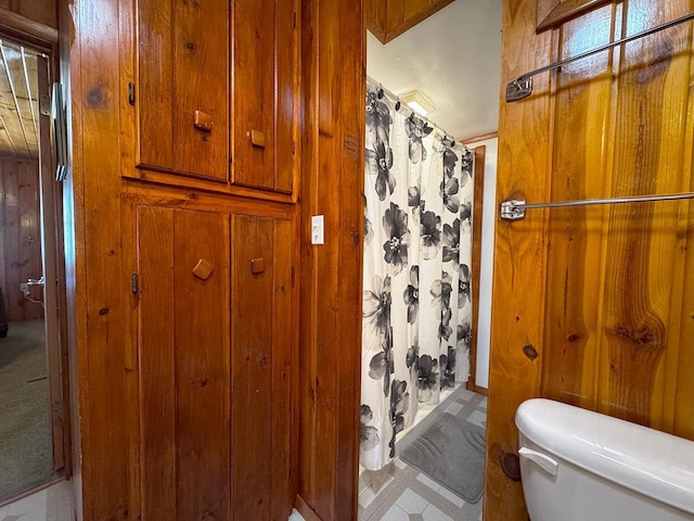 3165 Randa Rd, Orr, MN 55771 - bathroom featuring toilet, a shower with shower curtain, and wooden walls