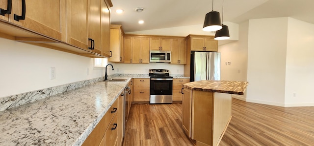 703 2nd St, Henning, MN 56551 - kitchen featuring appliances with stainless steel finishes, a sink, light wood-style floors, lofted ceiling, and recessed lighting