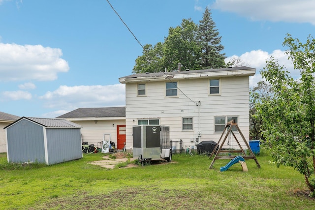 6012 Beard Ave N, Brooklyn Center, MN 55429 - back of property with a yard