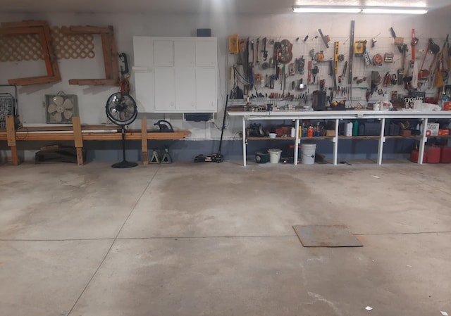 101 8th Ave N, Saint James, MN 56081 - garage with a workshop area