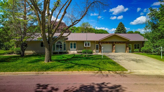 402 2nd Ave SE, Mapleton, MN 56065 - single story home featuring a garage, a front yard, metal roof, and driveway