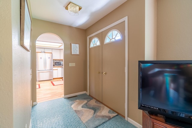402 2nd Ave SE, Mapleton, MN 56065 - entrance foyer with baseboards