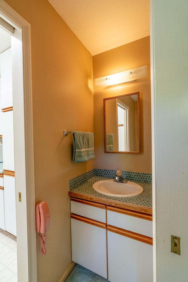 402 2nd Ave SE, Mapleton, MN 56065 - bathroom featuring vanity