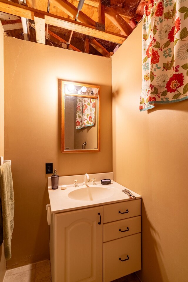 402 2nd Ave SE, Mapleton, MN 56065 - bathroom featuring vanity
