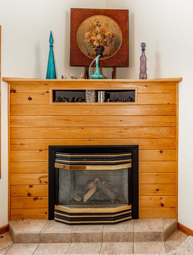3425 100th Ave N, Moorhead, MN 56560 - detailed view of a fireplace with raised hearth and baseboards