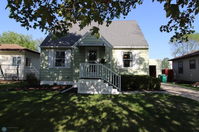 view of front of house with a front lawn
