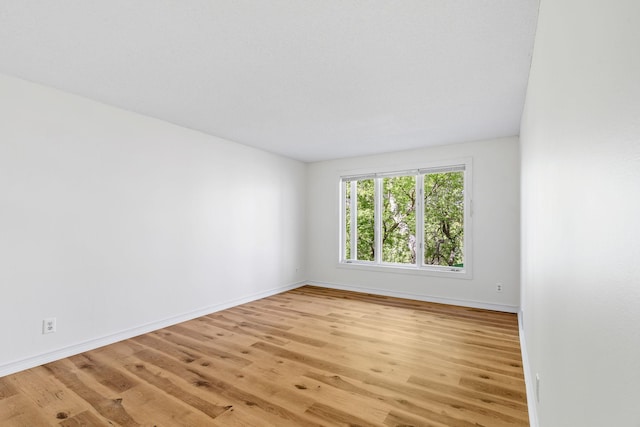 9018 Neill Lake Rd, Eden Prairie, MN 55347 - unfurnished room featuring light wood finished floors and baseboards