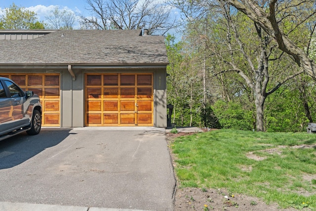 9018 Neill Lake Rd, Eden Prairie, MN 55347 - view of garage