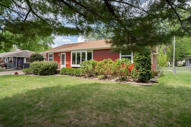 single story home with a front yard