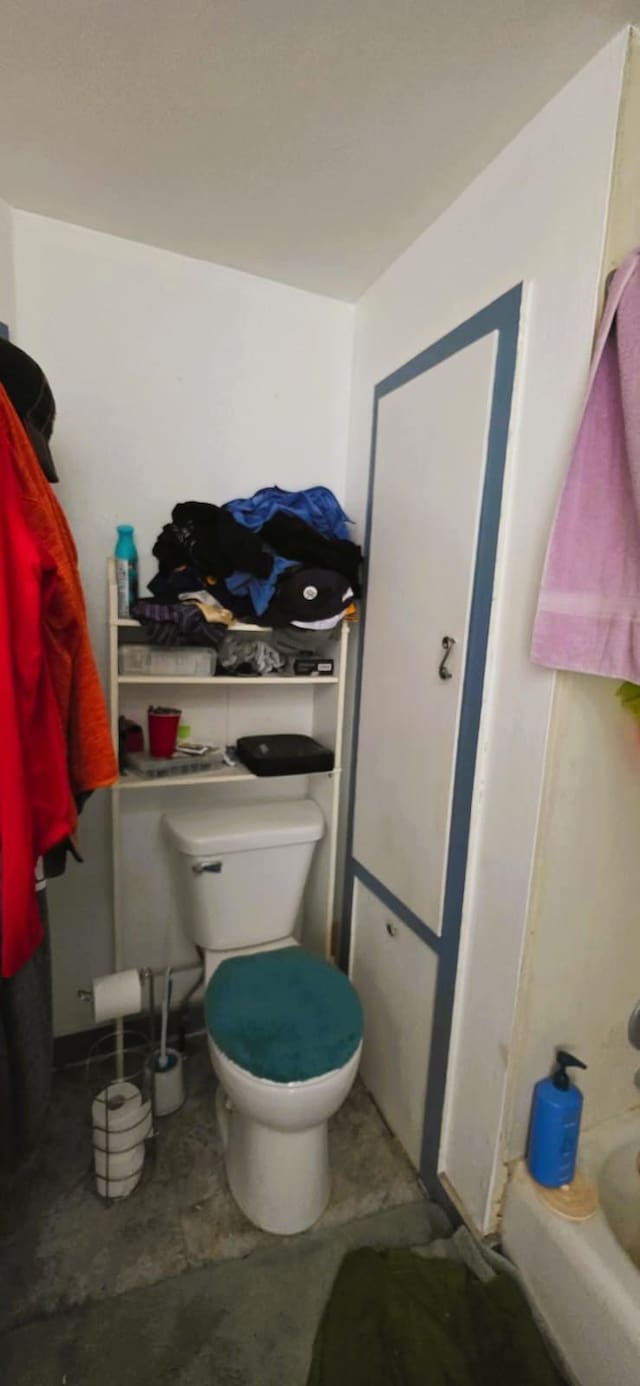139 2nd St W, Wabasha, MN 55981 - full bathroom with a tub to relax in and toilet